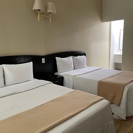 Hotel Plaza Del Arco Express Монтерей Екстериор снимка