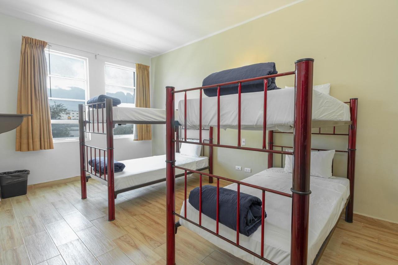 Hotel Plaza Del Arco Express Монтерей Екстериор снимка