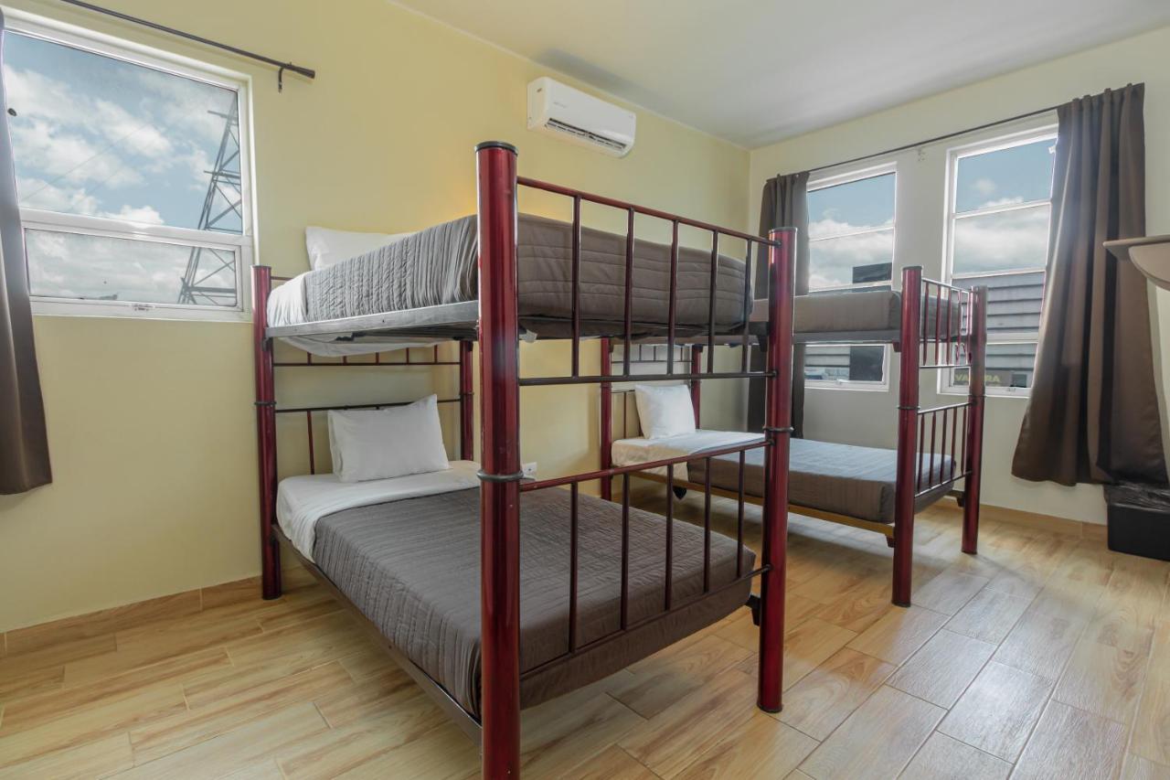 Hotel Plaza Del Arco Express Монтерей Екстериор снимка