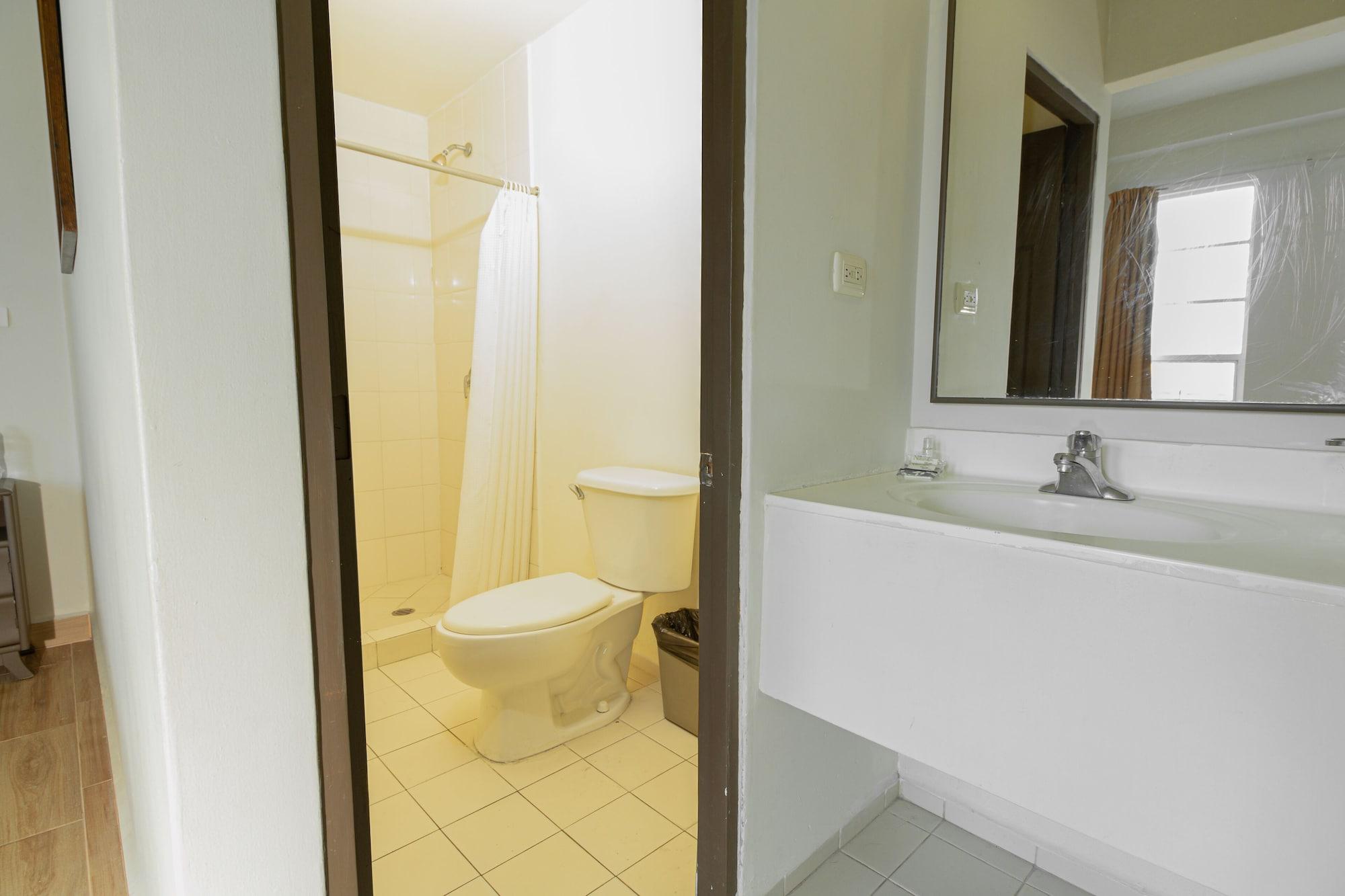 Hotel Plaza Del Arco Express Монтерей Екстериор снимка