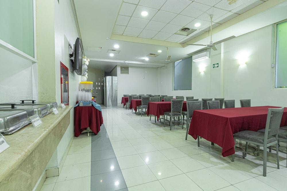Hotel Plaza Del Arco Express Монтерей Екстериор снимка