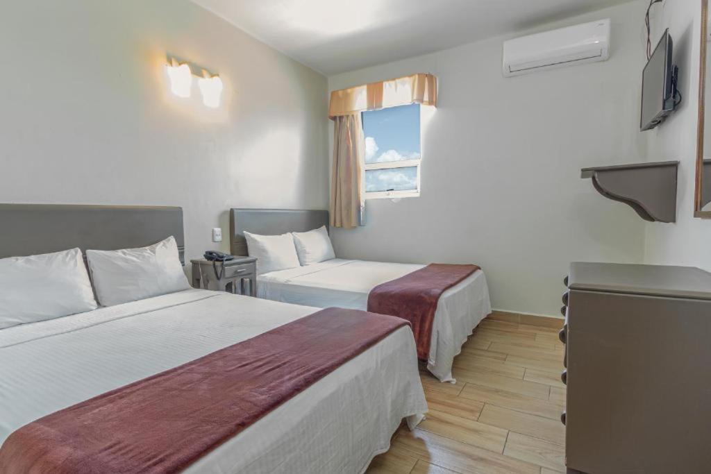 Hotel Plaza Del Arco Express Монтерей Екстериор снимка