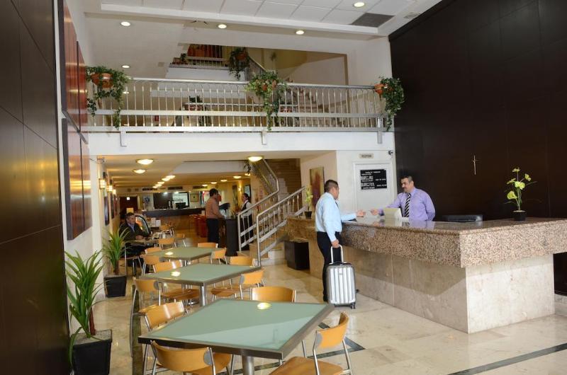 Hotel Plaza Del Arco Express Монтерей Екстериор снимка