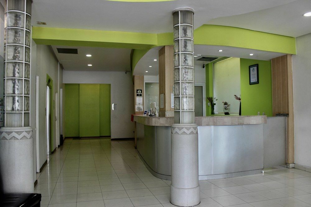 Hotel Plaza Del Arco Express Монтерей Екстериор снимка
