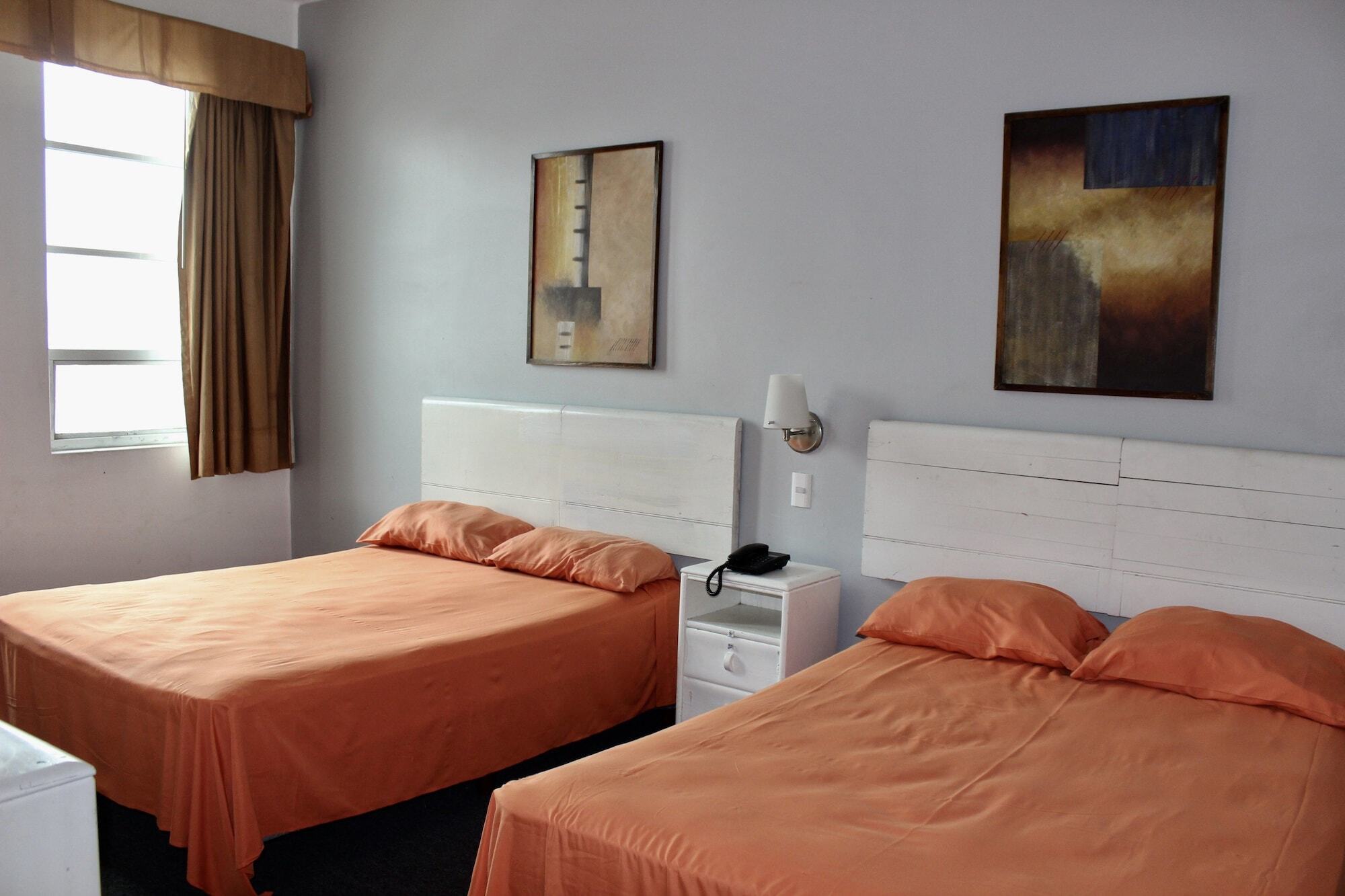 Hotel Plaza Del Arco Express Монтерей Екстериор снимка